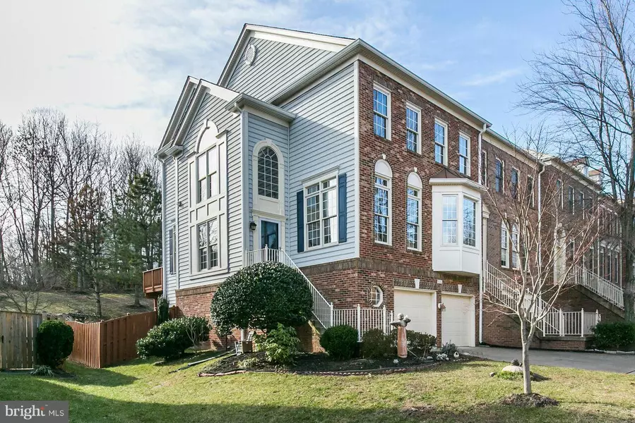 9561 LAGERSFIELD CIR, Vienna, VA 22181