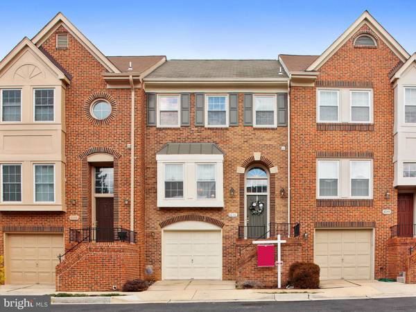 8046 MERRY OAKS CT, Vienna, VA 22182