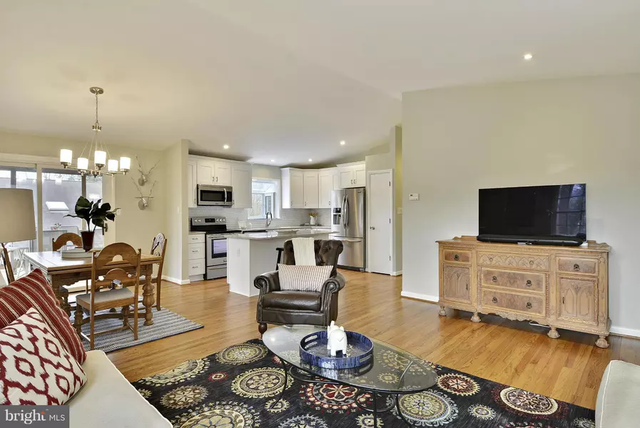 8443 PORTER LN, Alexandria, VA 22308