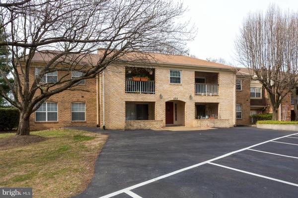 5812 COVE LANDING RD #102, Burke, VA 22015