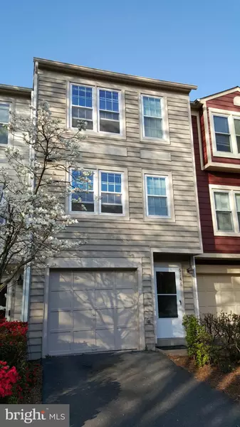 6146 GLEN EAGLES CT #33, Falls Church, VA 22044