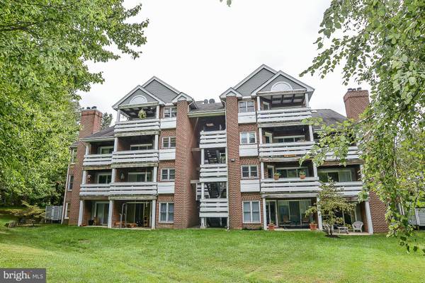 7592 LAKESIDE VILLAGE DR #E, Falls Church, VA 22042