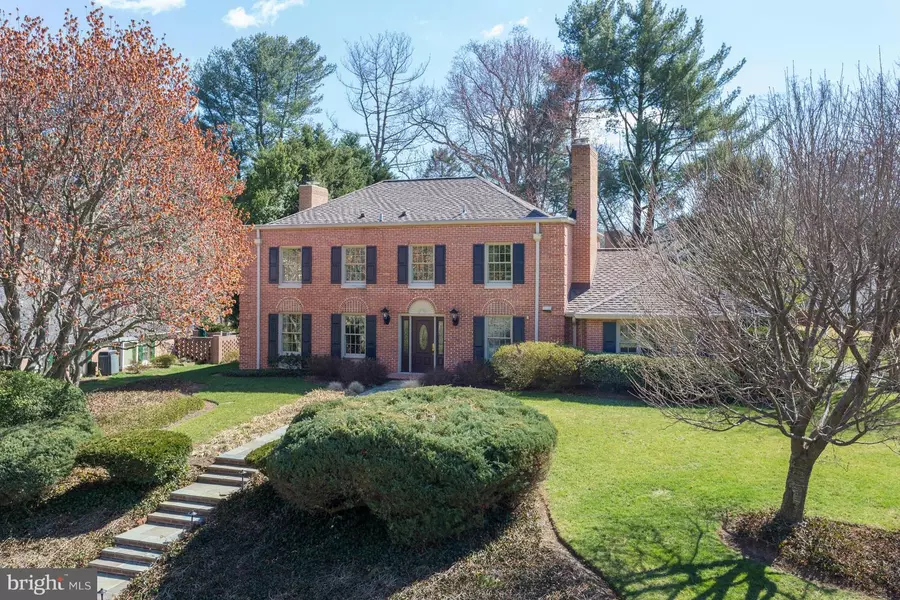 6825 CLOISTERS DR, Mclean, VA 22101