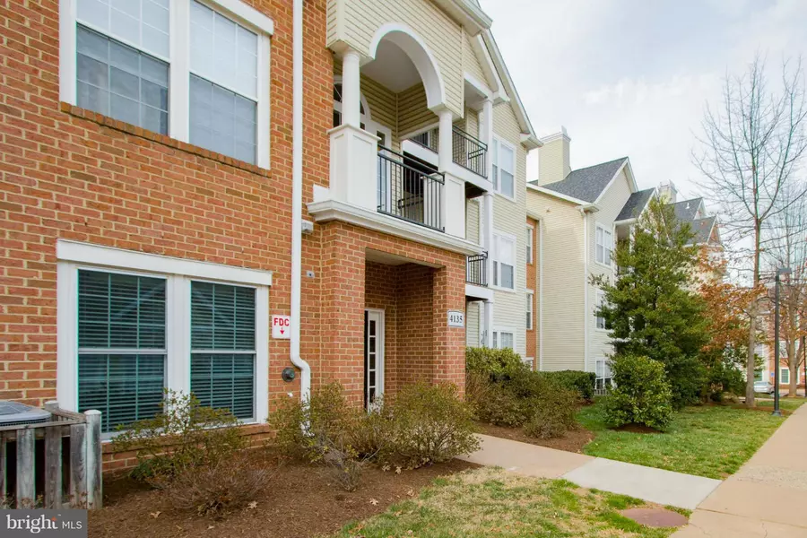 4135 FOUNTAINSIDE LN #C303, Fairfax, VA 22030