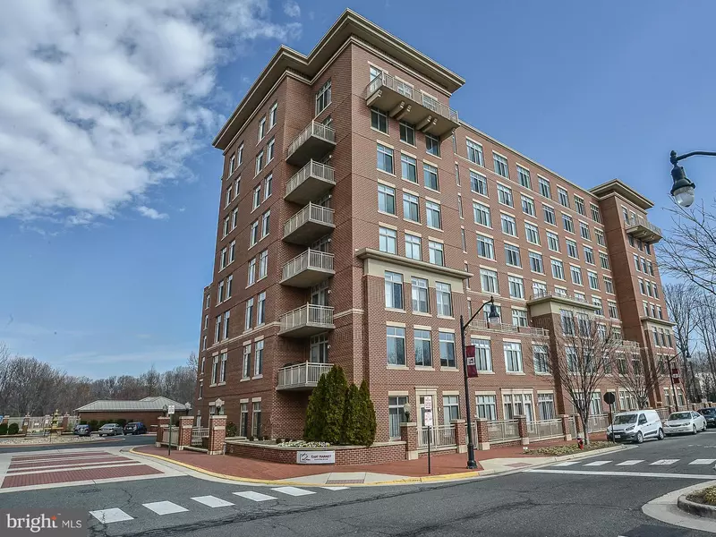 4480 MARKET COMMONS DR #704, Fairfax, VA 22033