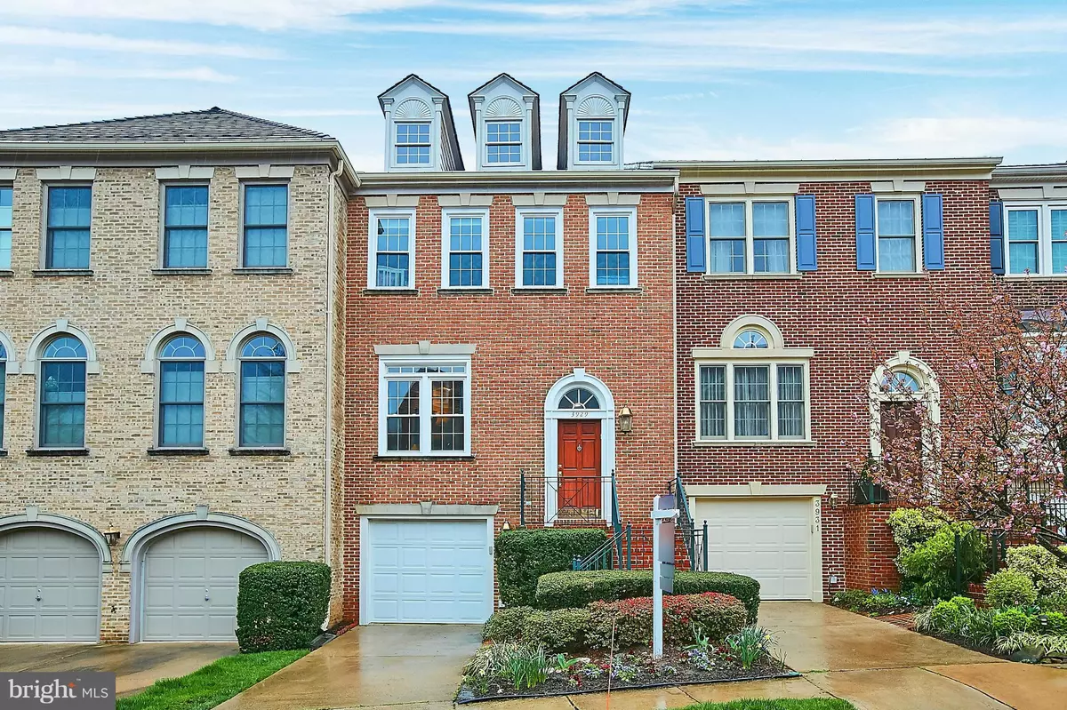 Falls Church, VA 22041,3929 BARCROFT MEWS CT