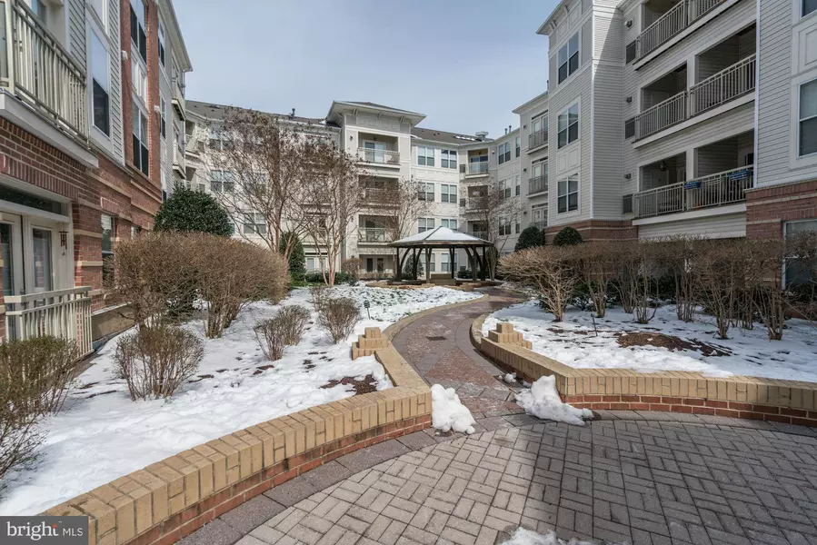 9480 VIRGINIA CENTER BLVD #322, Vienna, VA 22181