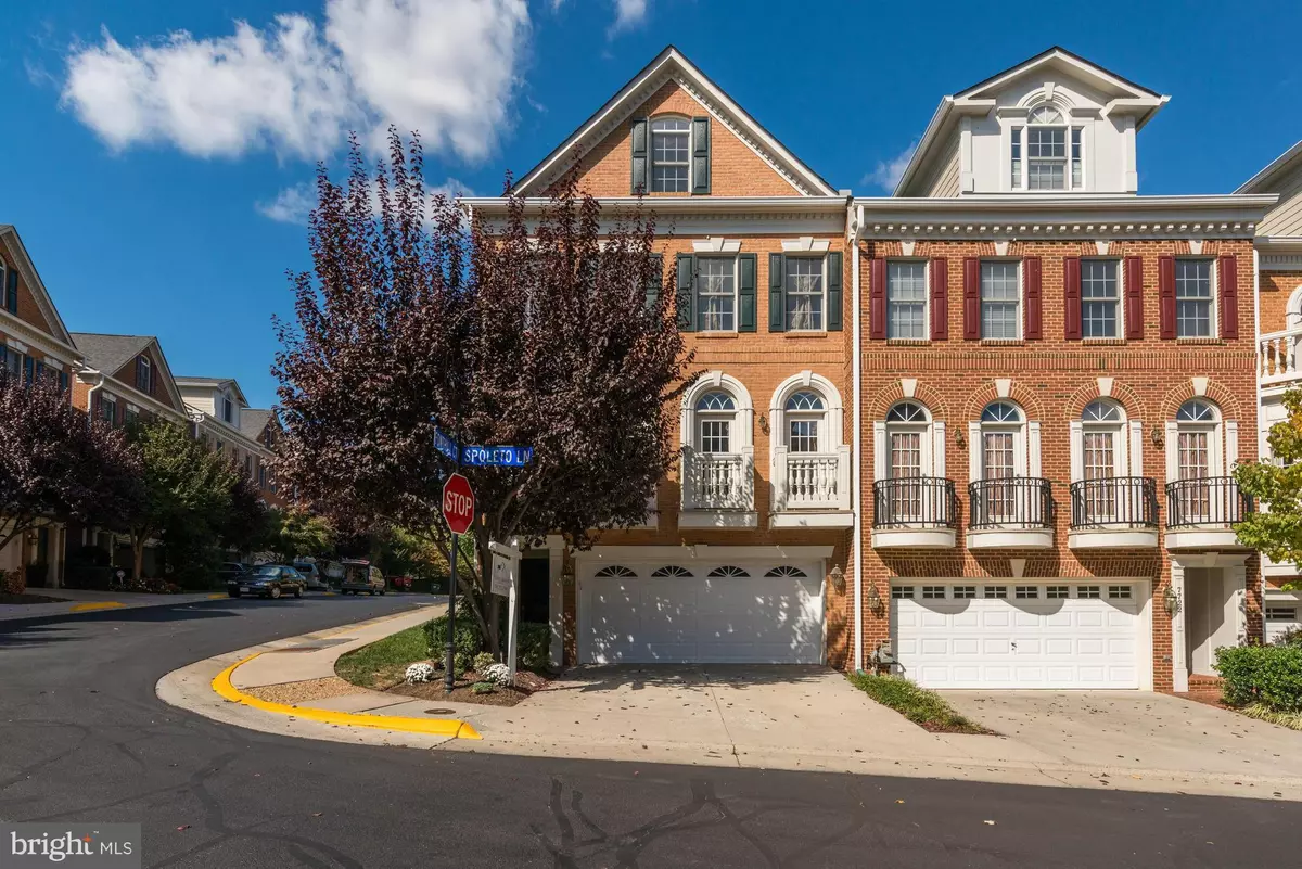 Mclean, VA 22102,7724 SPOLETO LN #49