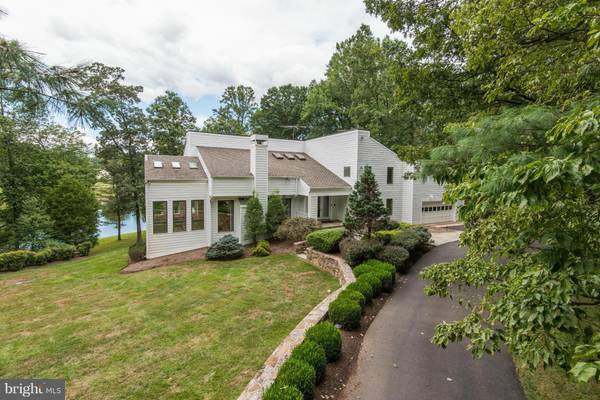 Great Falls, VA 22066,10896 LAKE WINDERMERE DR