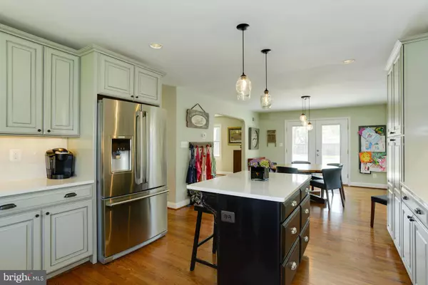 Alexandria, VA 22307,7120 MARINE DR