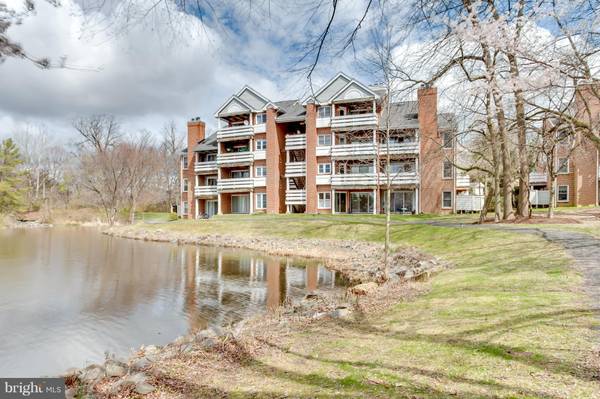 7594-H LAKESIDE VILLAGE DR #H, Falls Church, VA 22042