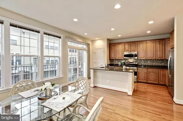 Vienna, VA 22182,8041 RESERVE WAY