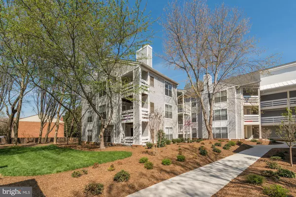 10300 APPALACHIAN CIR #301, Oakton, VA 22124