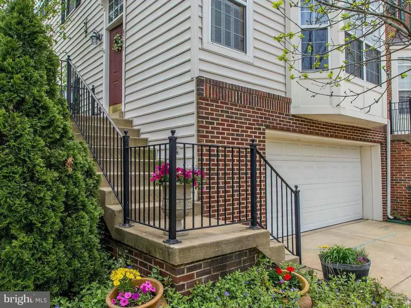 6701 APPLEMINT LN, Alexandria, VA 22310