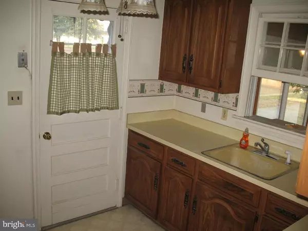 Woodstown, NJ 08098,37 SCHOOL LN