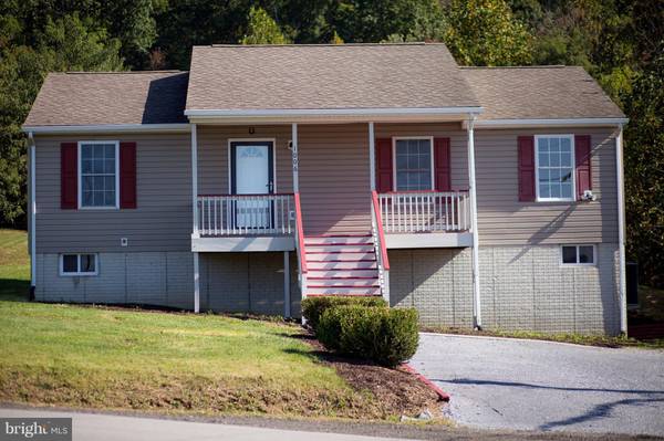 1006 COUNTRY CLUB DR, Harpers Ferry, WV 25425