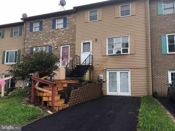 7 N CONLEY LN, Etters, PA 17319