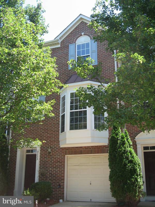 8233 LAMBERTS LN, Alexandria, VA 22309