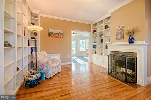 Vienna, VA 22181,2735 OAKTON PARK CT