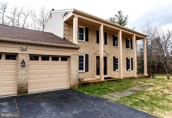 Great Falls, VA 22066,925 HOLLY BLOSSOM CT