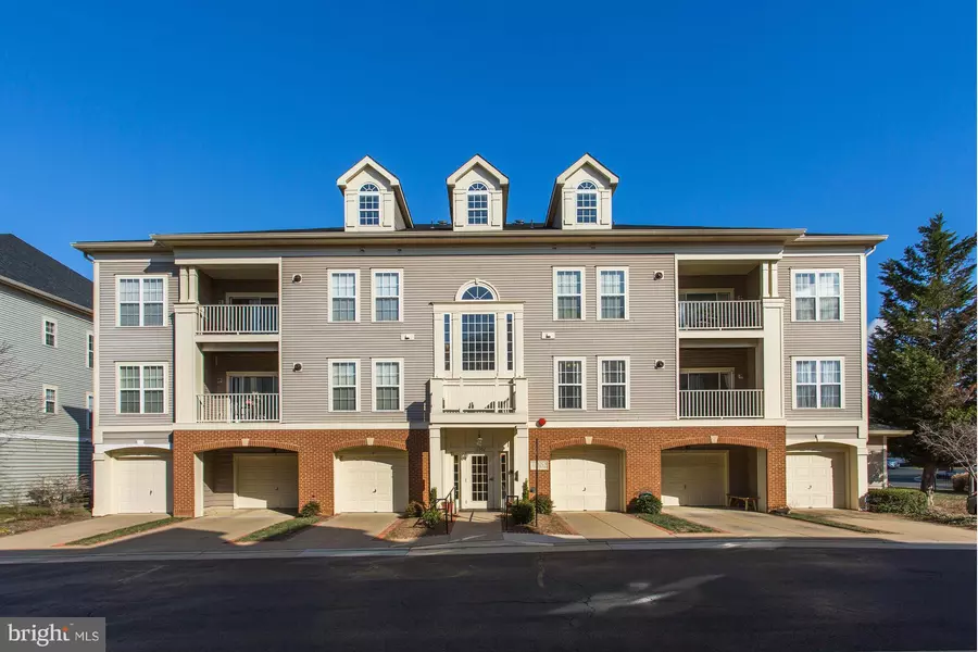 11302 WESTBROOK MILL LN #204, Fairfax, VA 22030