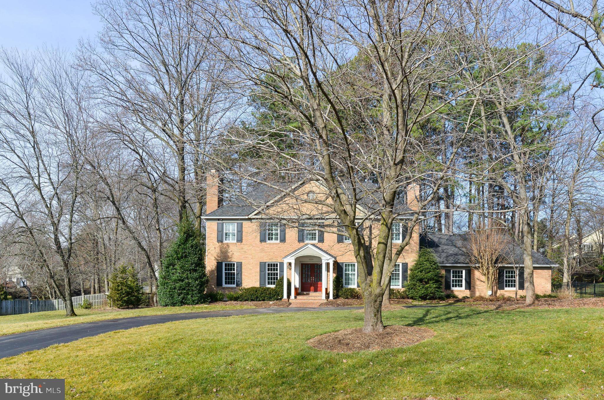 Mclean, VA 22102,1220 DAVISWOOD DR