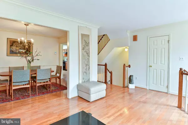 Falls Church, VA 22043,6880 MCLEAN PROVINCE CIR