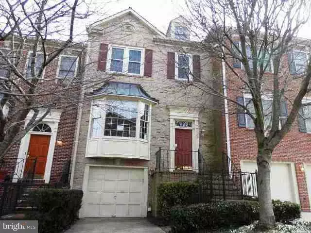 3923 BARCROFT MEWS CT, Falls Church, VA 22041