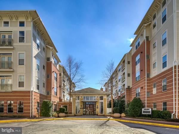 2765 CENTERBORO DR #360, Vienna, VA 22181