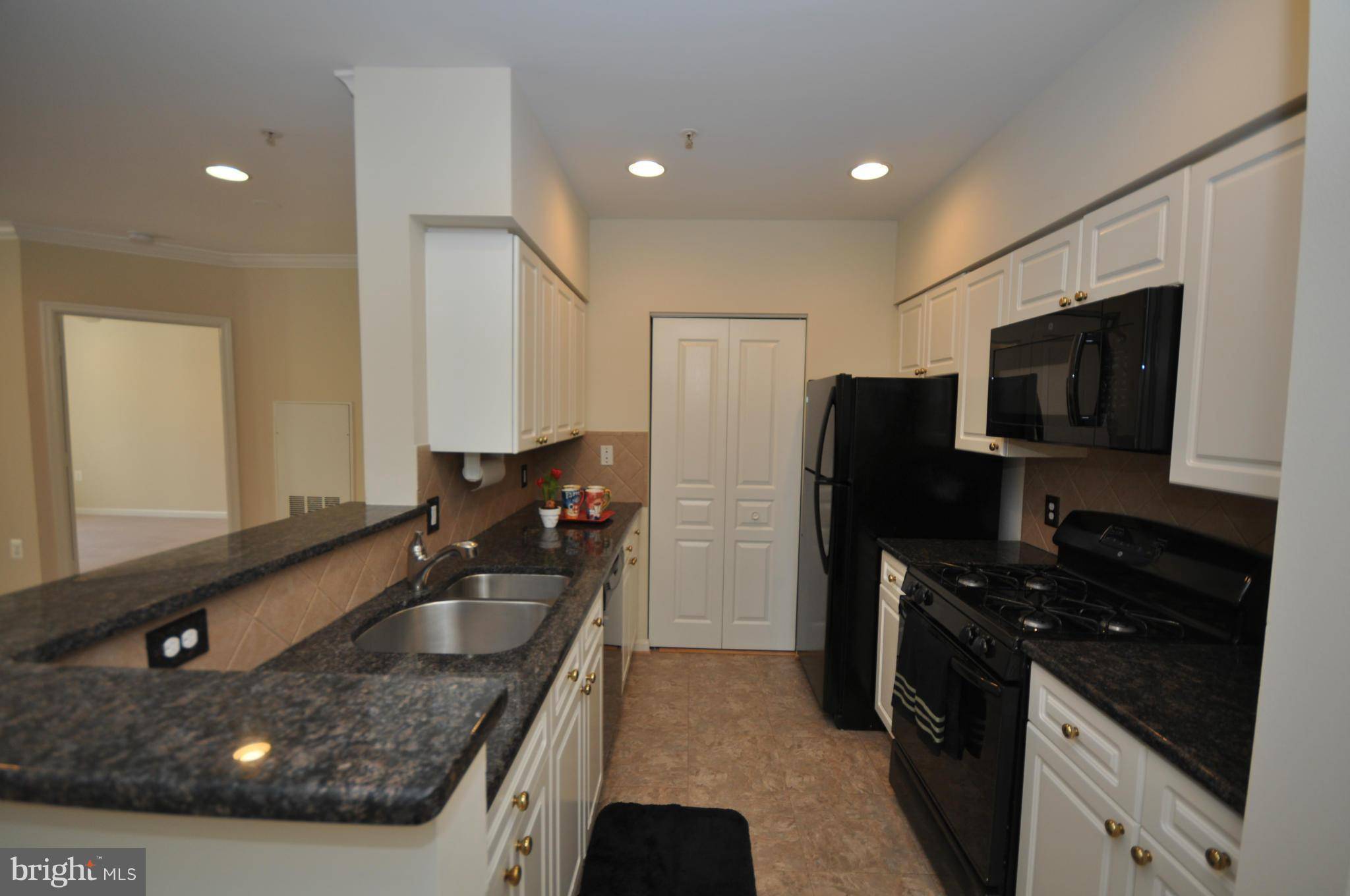 Herndon, VA 20170,12915 ALTON SQ #202