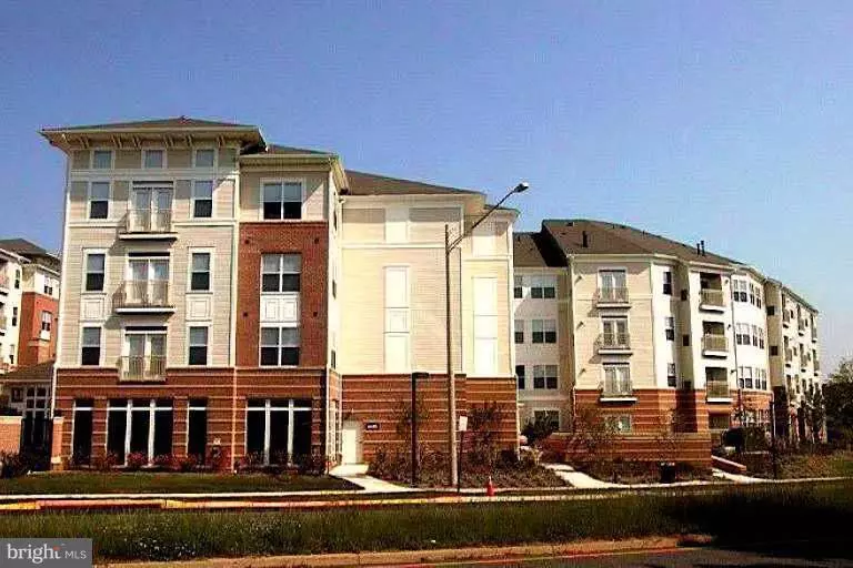 9480 VIRGINIA CENTER BLVD #421, Vienna, VA 22181