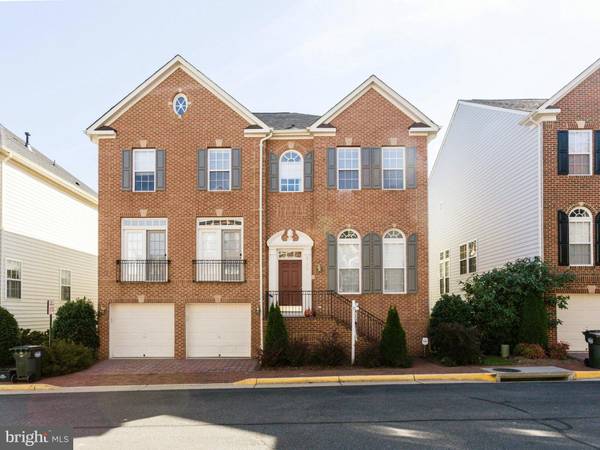 9157 CIRI LAKE LN, Fort Belvoir, VA 22060