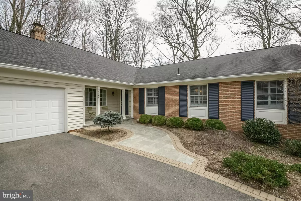 Mclean, VA 22102,7711 BRIDLE PATH LN