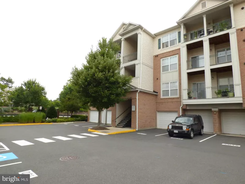 4401 WEATHERINGTON LN #404, Fairfax, VA 22030