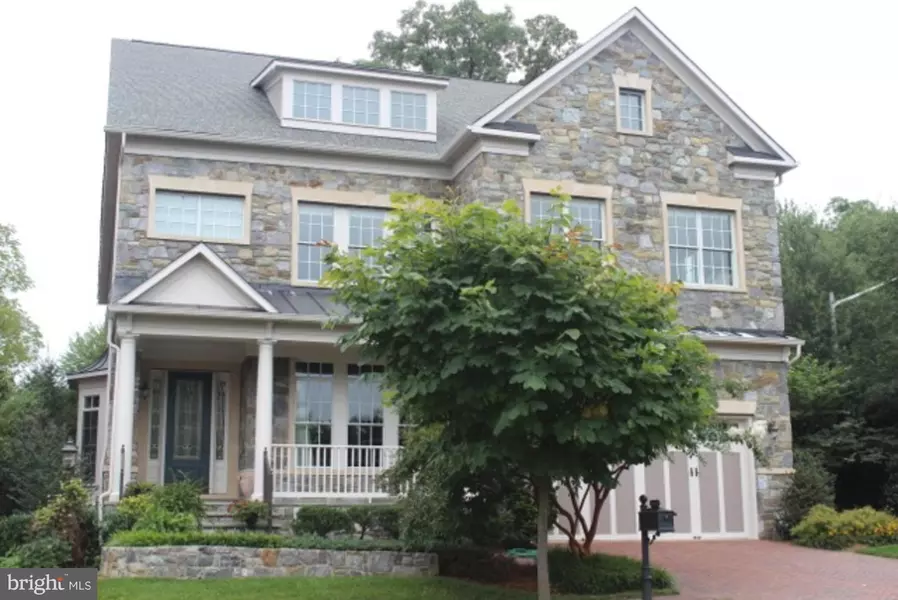 6823 STOCKWELL MANOR DR, Falls Church, VA 22043