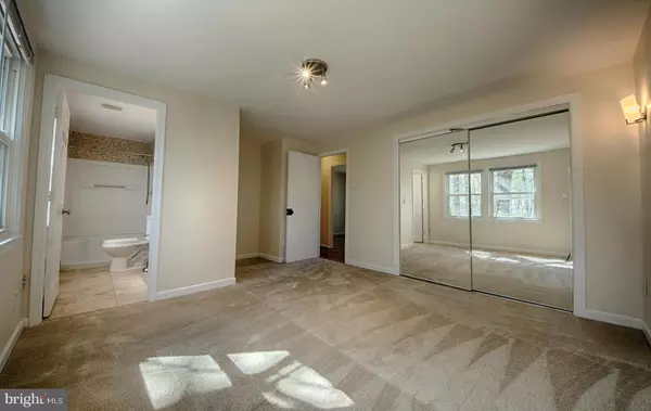 Herndon, VA 20170,12809 LONGLEAF LN