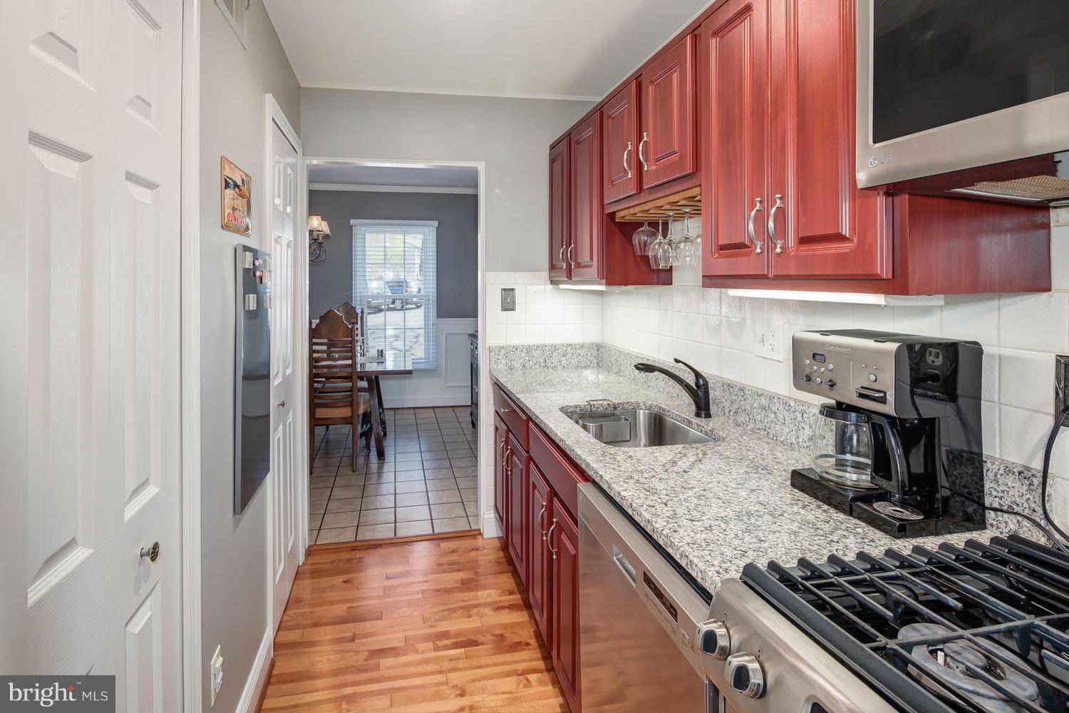 Reston, VA 20191,2406 ALBOT RD