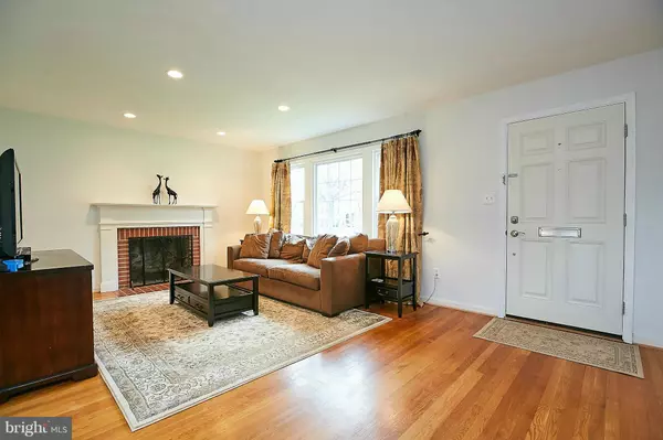 Alexandria, VA 22308,8408 CROSSLEY PL