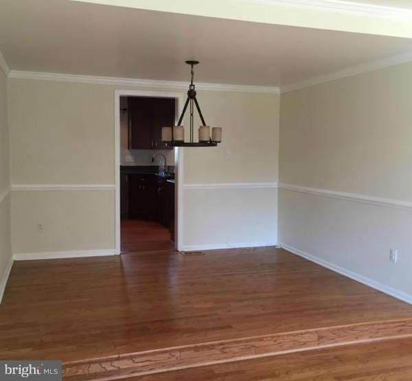 Annandale, VA 22003,4519 WINDSOR ARMS CT