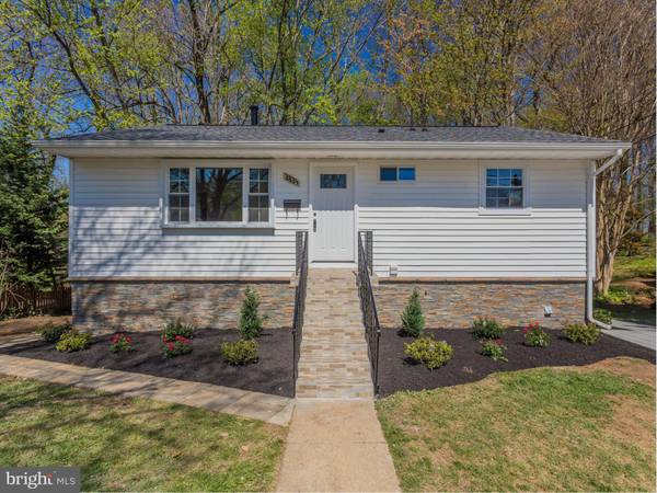 3834 PINEWOOD TER, Falls Church, VA 22041