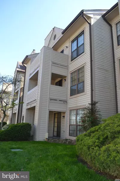 6908-F MARY CAROLINE CIR #F, Alexandria, VA 22310