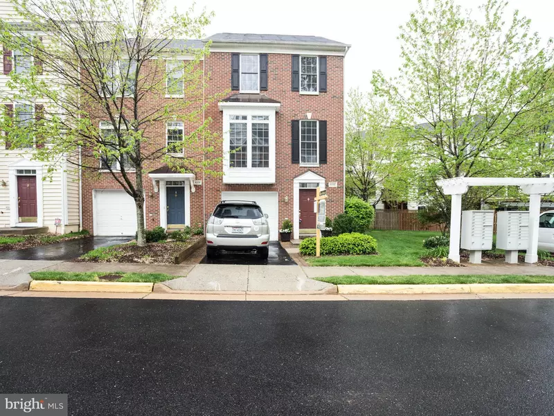 4032 FAIRFAX CENTER HUNT TRL, Fairfax, VA 22030