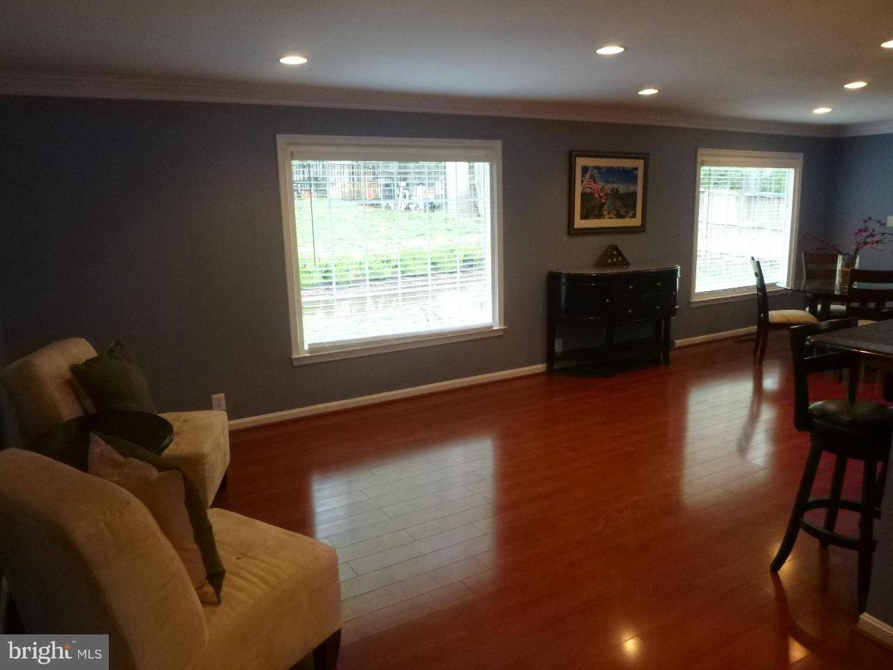 Vienna, VA 22182,9633 CINNAMON CREEK DR