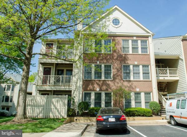 3804 RIDGE KNOLL CT #305A, Fairfax, VA 22033