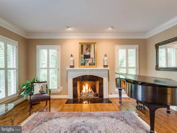 Mclean, VA 22101,6400 OAK MEADOW WAY