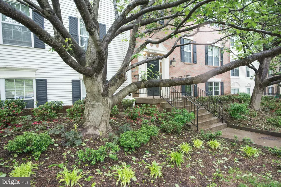 3808 GREEN RIDGE CT #302, Fairfax, VA 22033