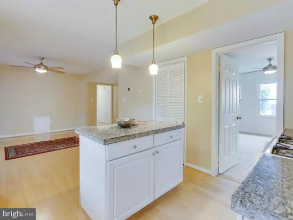 Alexandria, VA 22303,4107 SUNBURST CT