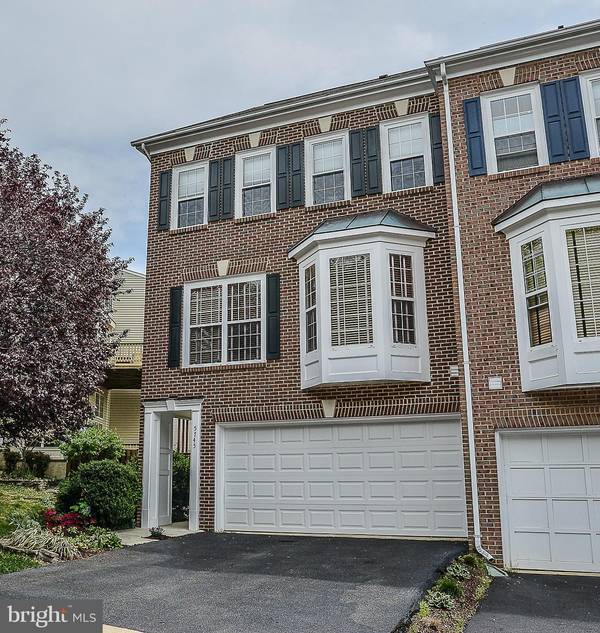 5745 GOVERNORS POND CIR, Alexandria, VA 22310