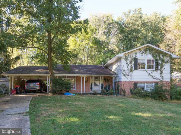 6815 COLBURN DR, Annandale, VA 22003