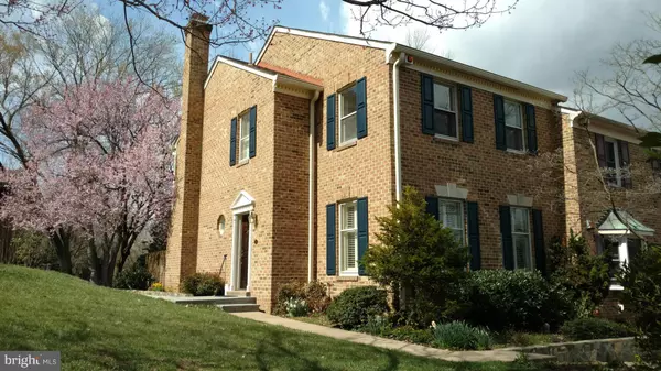 1906 AUTUMN CHASE CT, Falls Church, VA 22043